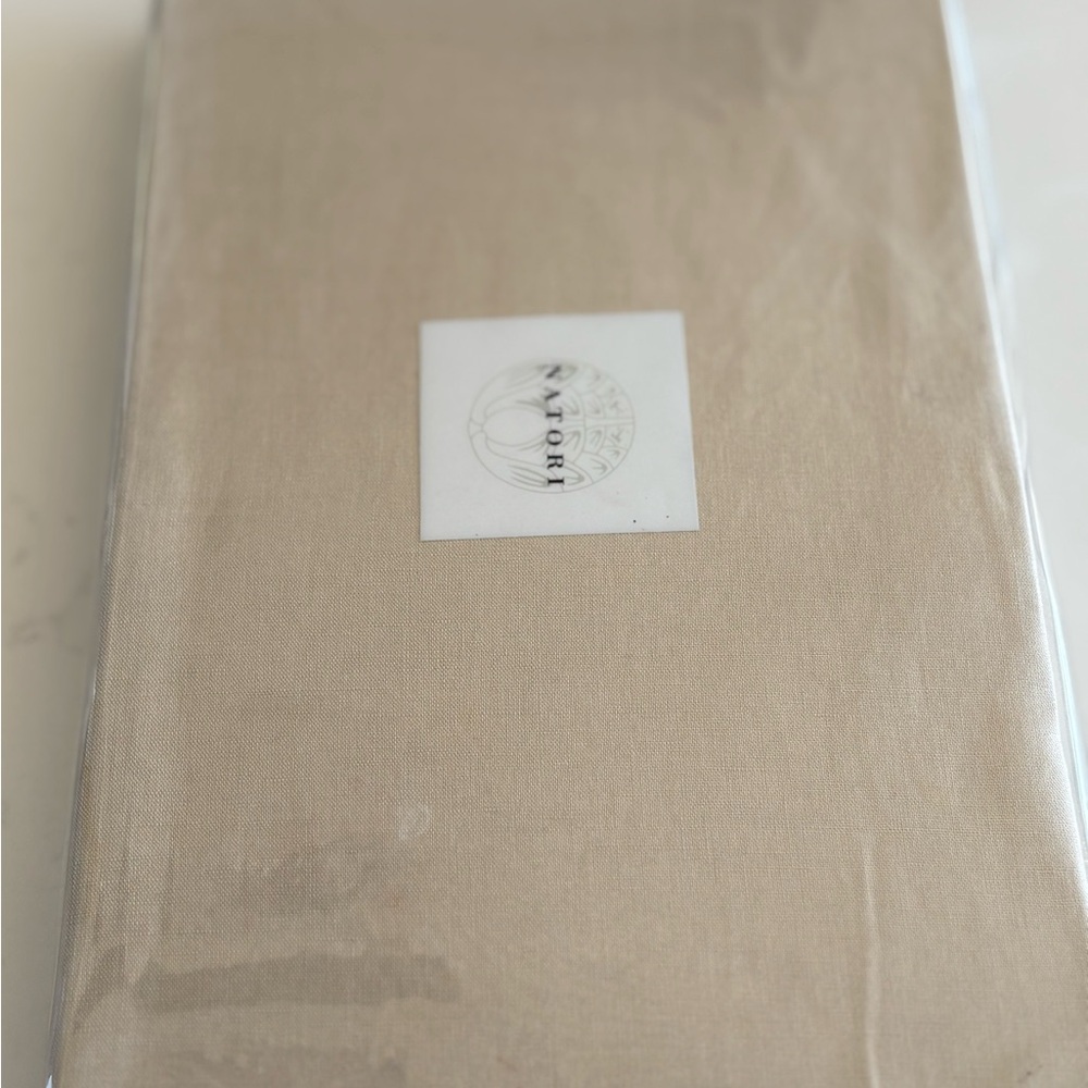 Natori Soho Queen Bed Skirt Matte Metallic cotton/ linen beige pleating - Picture 3 of 12